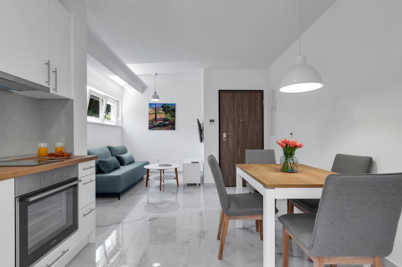 Central Makarska - Apartments Santric Buitenkant foto